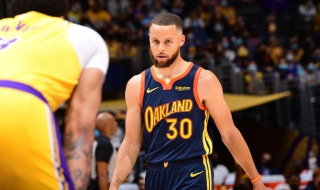 开云全站网站-面对窒息围剿射下37分 无解库里险些掀翻卫冕冠军