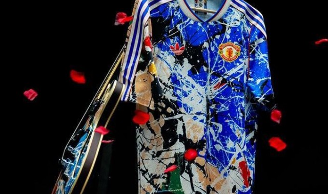 开云全站下载-曼联发布与石玫瑰乐队联名球衣，设计源自足球看台文化